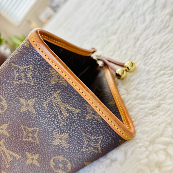 Louis Vuitton Popincourt Brown Monogram Small Handbag - Picture 11 of 16